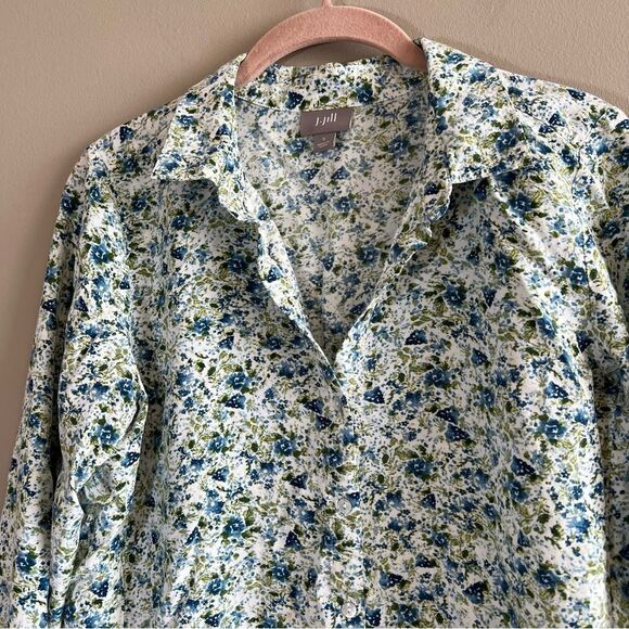 ✨ J. Jill Women’s Blue Green Floral Button Down Top Small - Picture 2 of 11